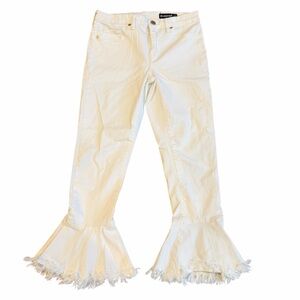 BLANKNYC White Cropped Flare Jeans w/ Frayed Hem‎ – Size 28 🤍